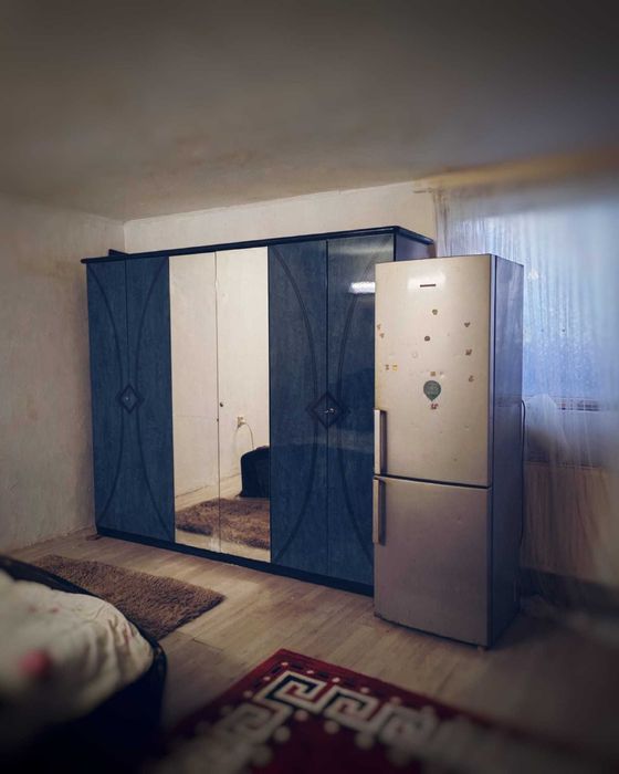 Apartament cu doua camere în București la curte,compus din două camere,baie,bucatarie utilat/mobilat plus curte