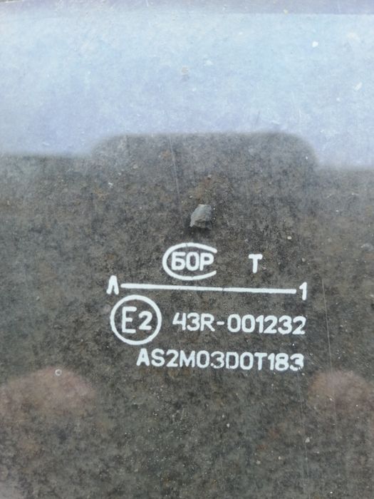 Стекла На лада калина переднее правое и заднее правое дверей