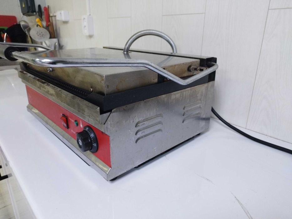 Пресс-гриль (тостер) электрический