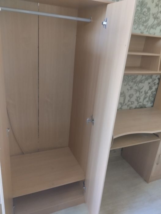 Продам шкаф-компьютерный стол в детскую