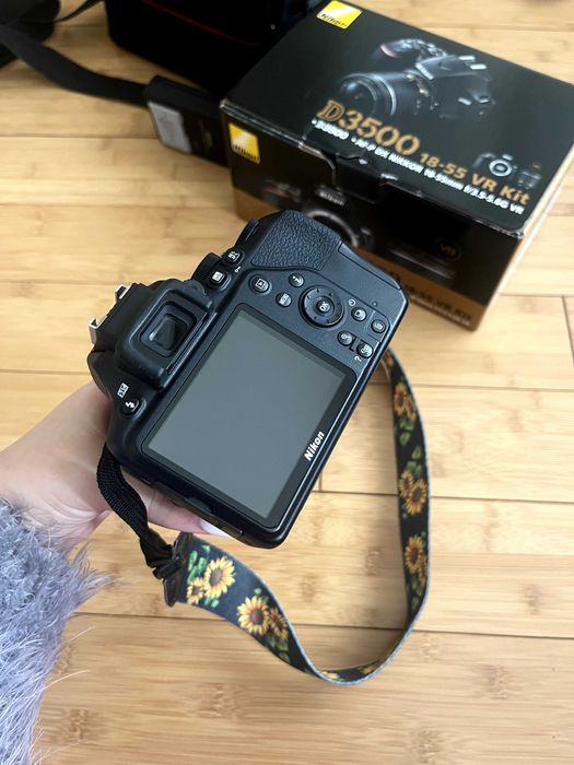 Nikon D3500 + 18-55mm VR | Отлично състояние | Под 3000 кадъра