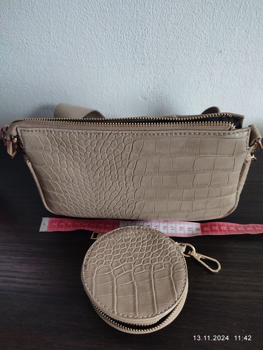 Vând geanta de umăr