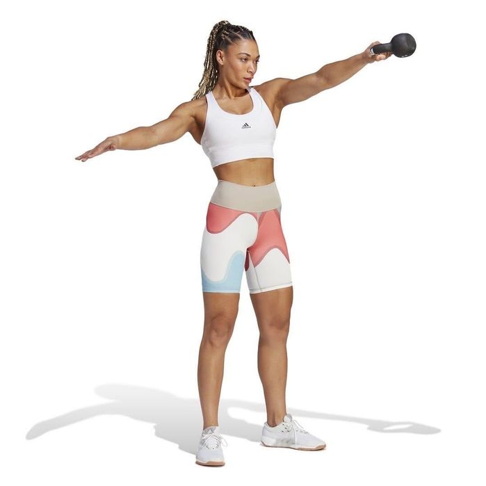 Нов клин на Adidas