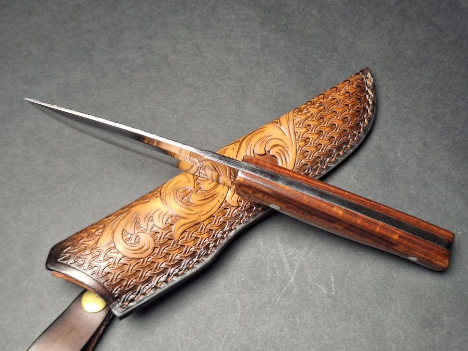 Ловен нож-Ръчна изработка-стомана D2 с кания от телешки кожа