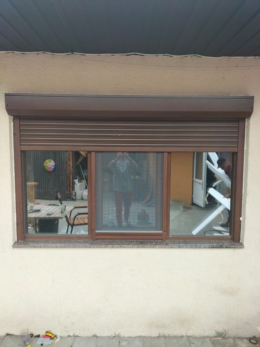 RULOURI Aluminiu si Usi de garaj rezidentiale SECTIONALE