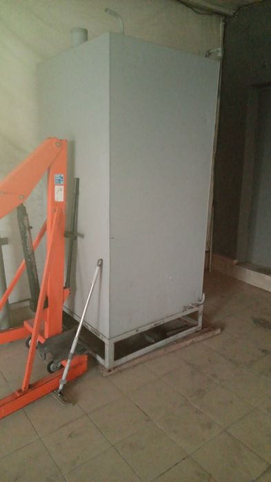 Продам ёмкость с подставкой 2куба.