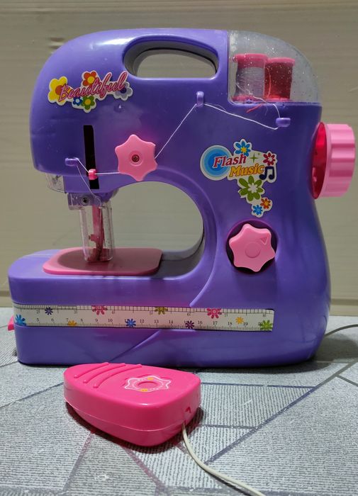 Детская швейная машинка