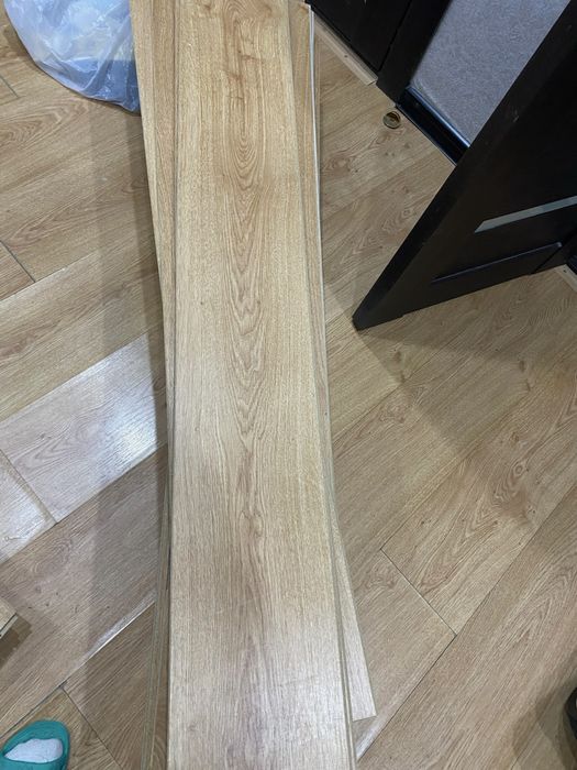 Продам ламинат б/у 6 ка , два вида , в хорошем состояний