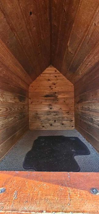 Cusca din lemn pentru caini