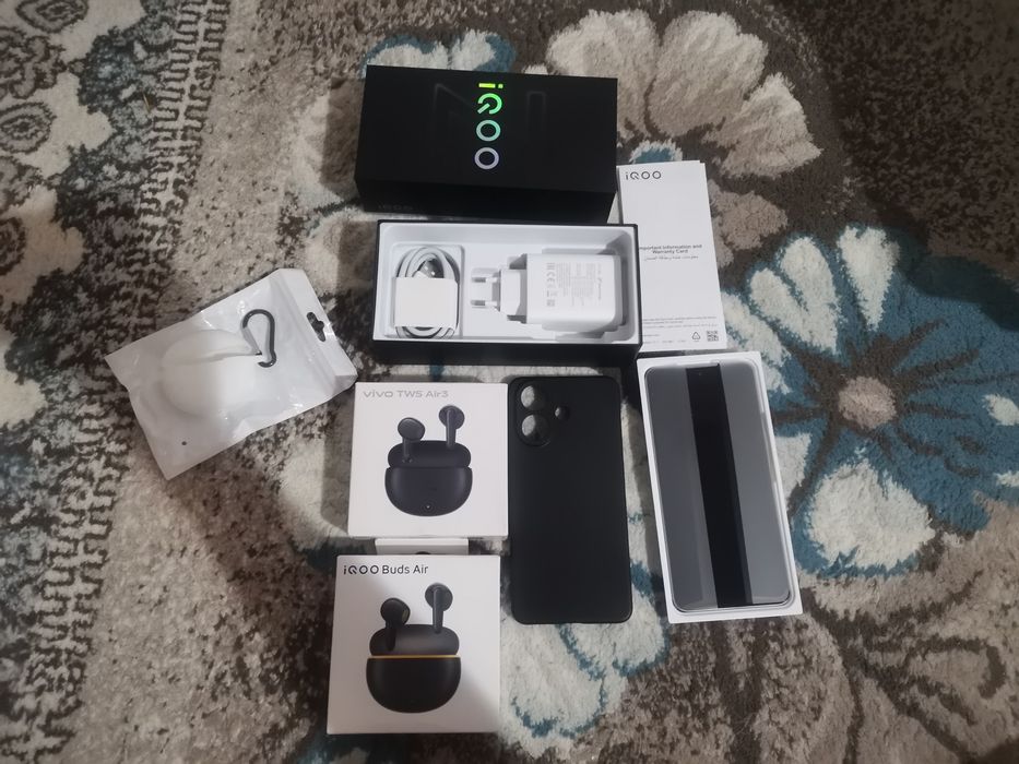 Iqoo z10r 12/512 + наушнкики