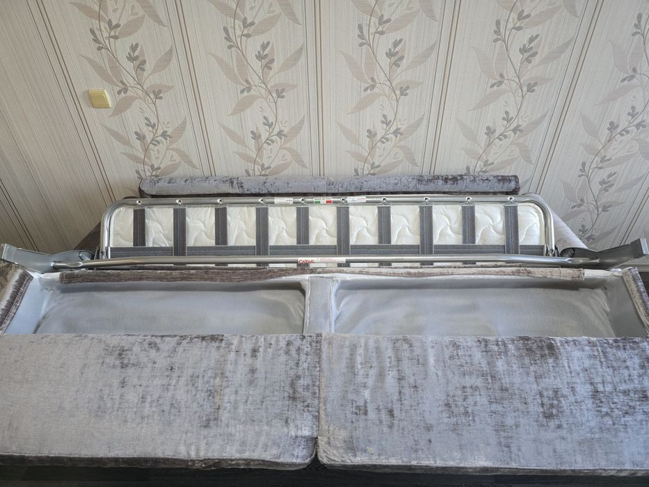 Диван  и фотьойл - италиански, много добро качество и съчетание