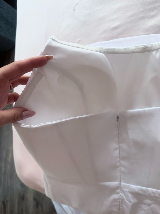 ЧИСТО НОВА Булчинска рокля - размер М.