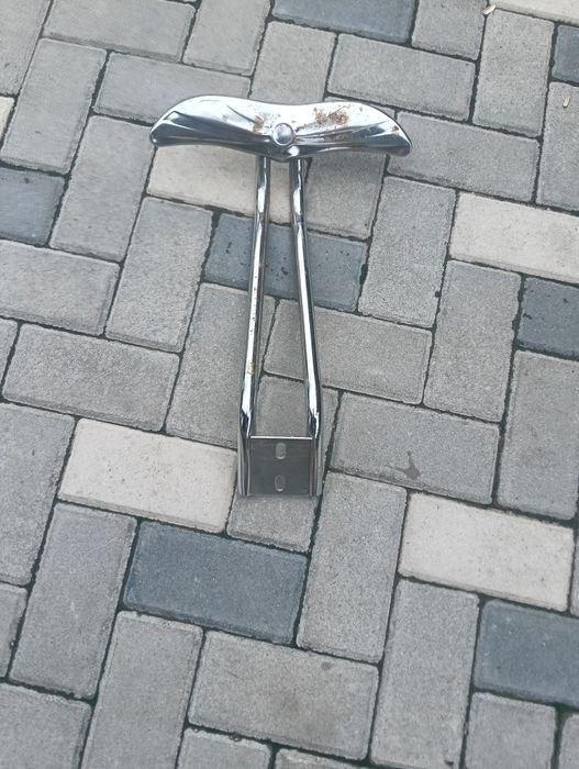 Scaun frizerie -Stare bună -Toate accesoriile