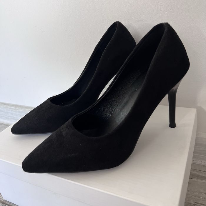 Дамски елегантни черни обувки на ток 35 номер