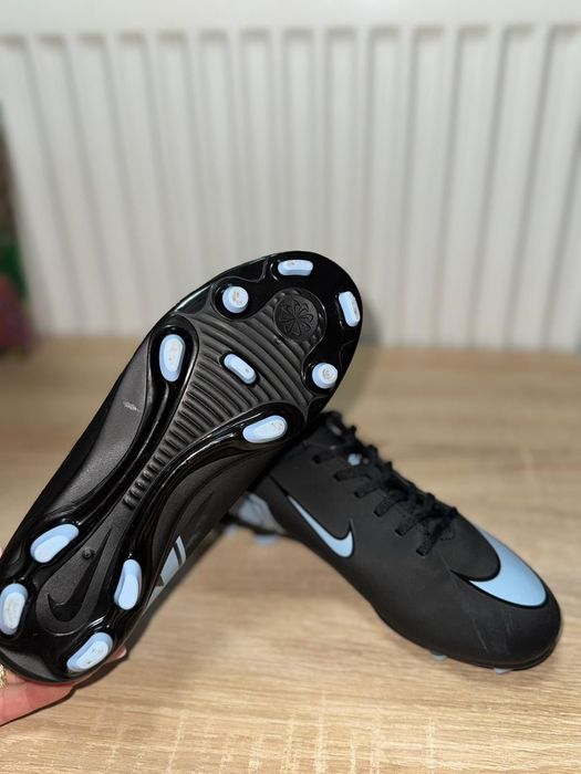 Nike mercurial(crampoane de fotbal)dau si la schimb