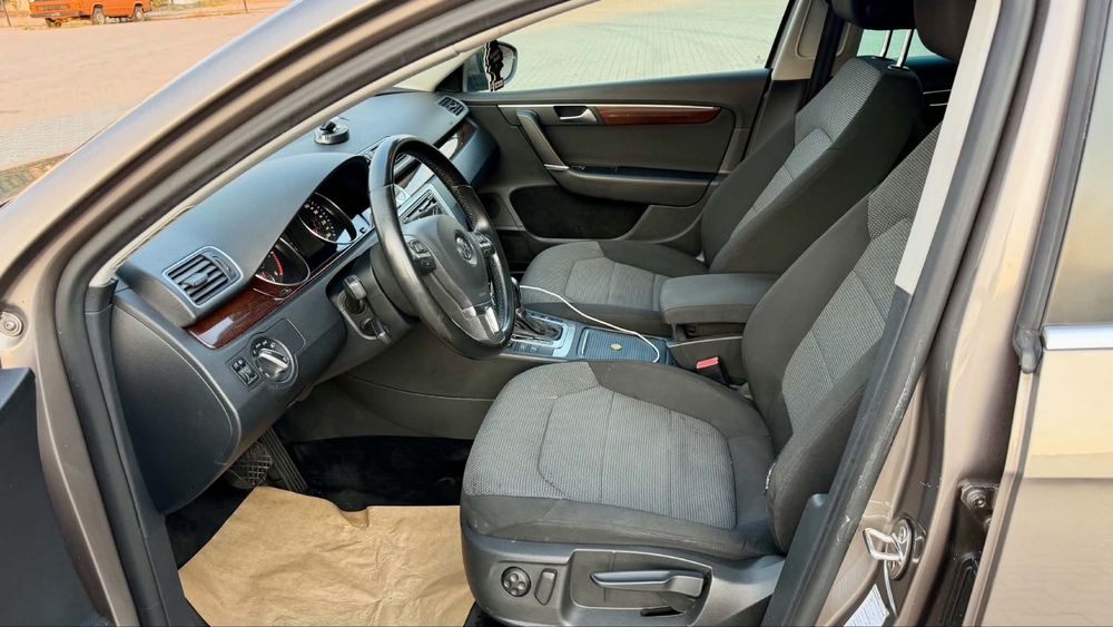 Volkswagen Passat 2.0 TDI– Cutie Automată- impecabil !!!