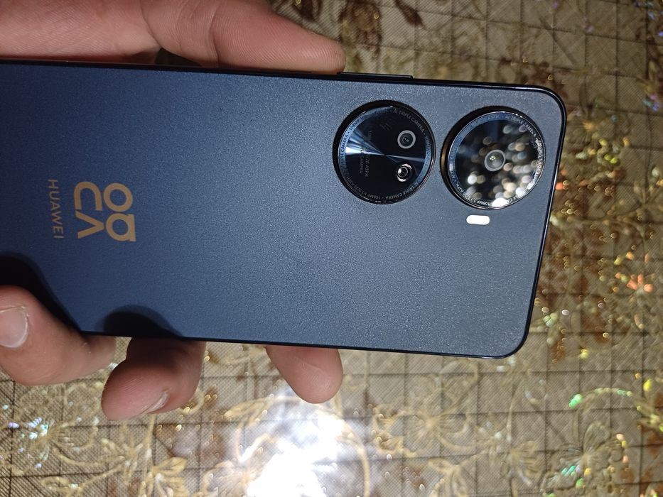 Телефон Хуавей нова 12