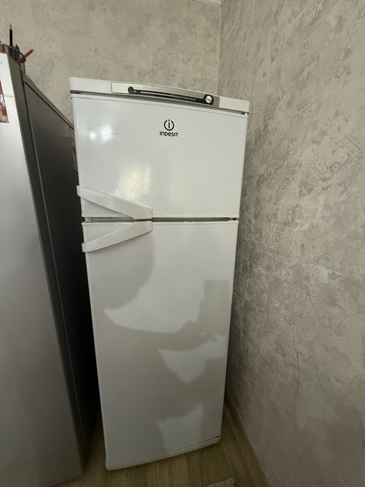 Холодильник Indesit