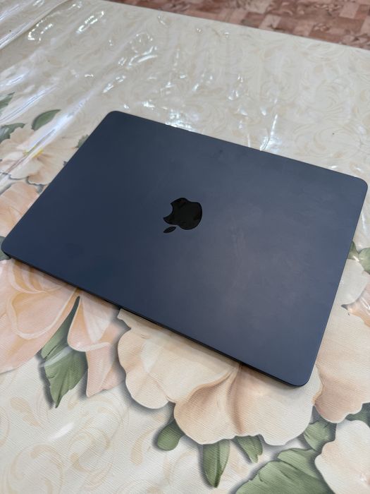 MacBook Air M3 2024
