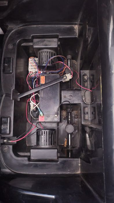 Детска акумулаторна кола