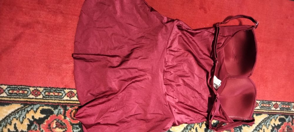 Продам срочно купальник сплошной