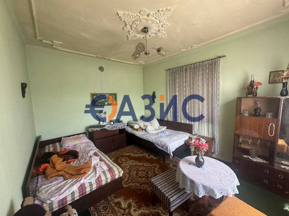 Двуетажна къща в с. Гълъбец на парцел 730 кв м, Общ. Поморие, обл. Бургас,#33872284