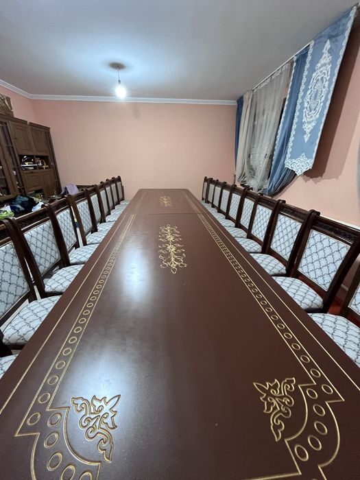 Стол со стульями