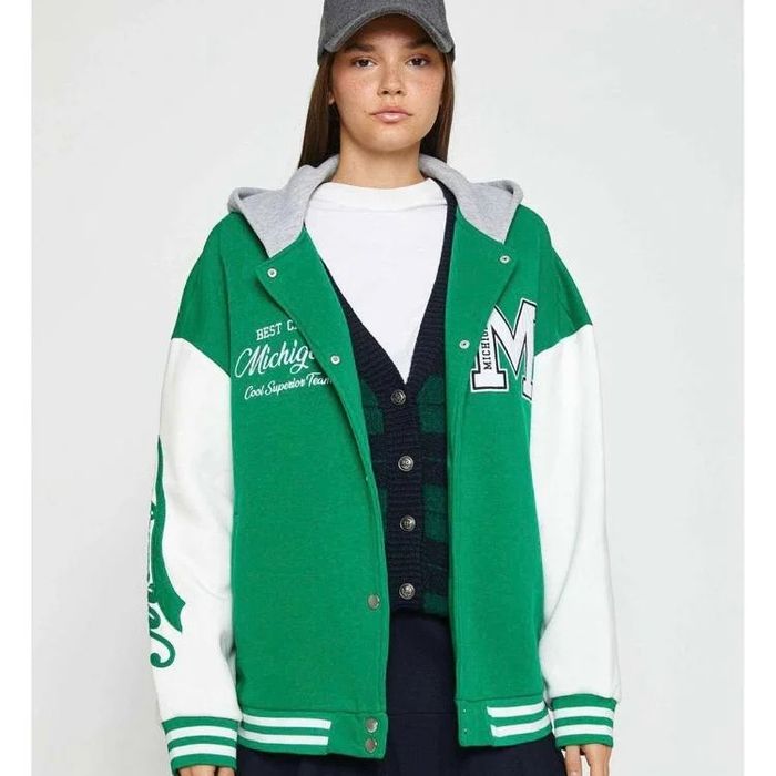 Продаётся новый стильный бомбер