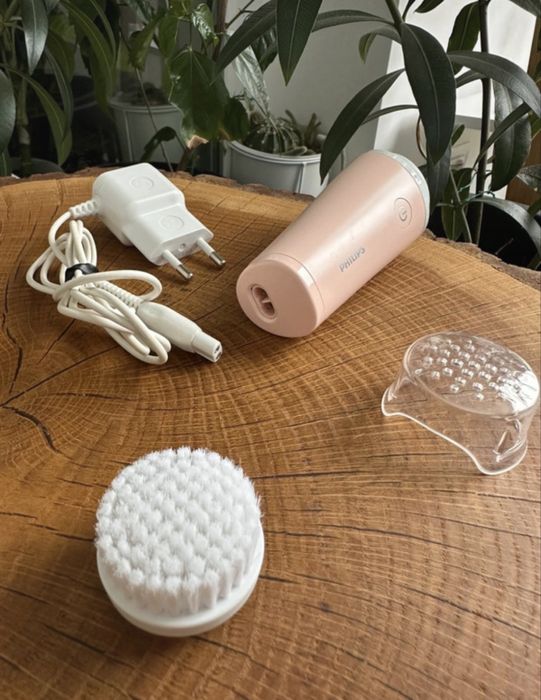 Perie mini de curatare fata