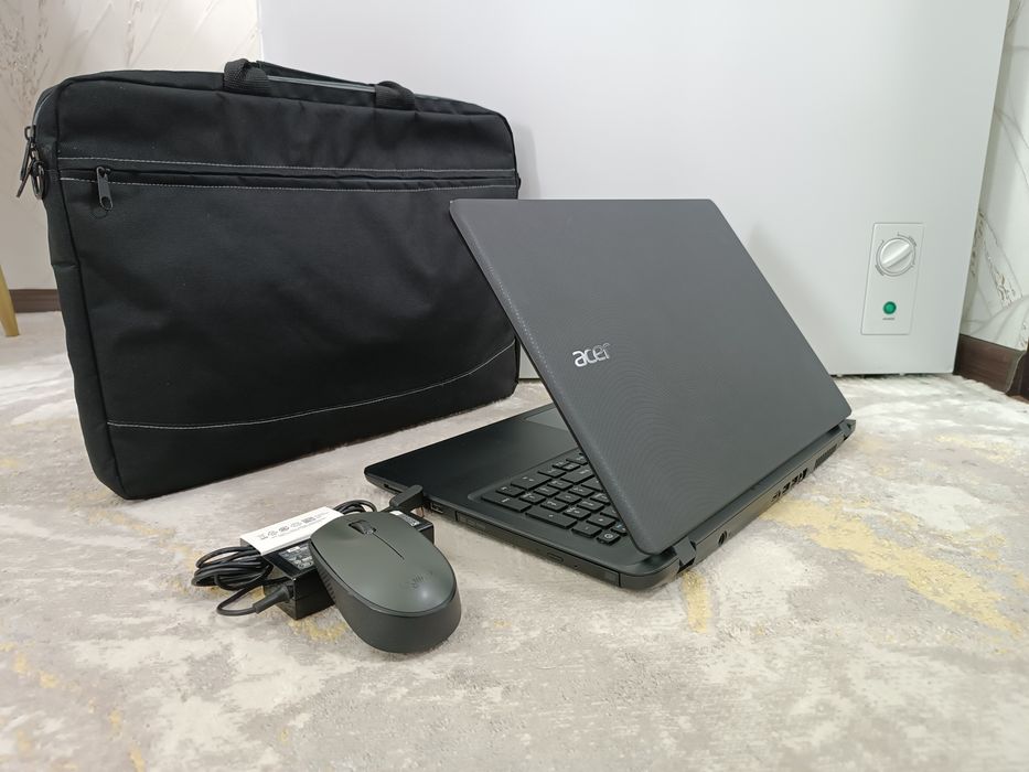 Ноутбук ACER + Сумка и мышка.