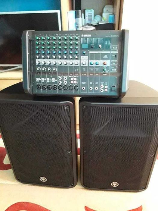 Vand mixer Yamaha Emx 5 si doua boxe Yamaha 1000 W + 2 micr wirelees