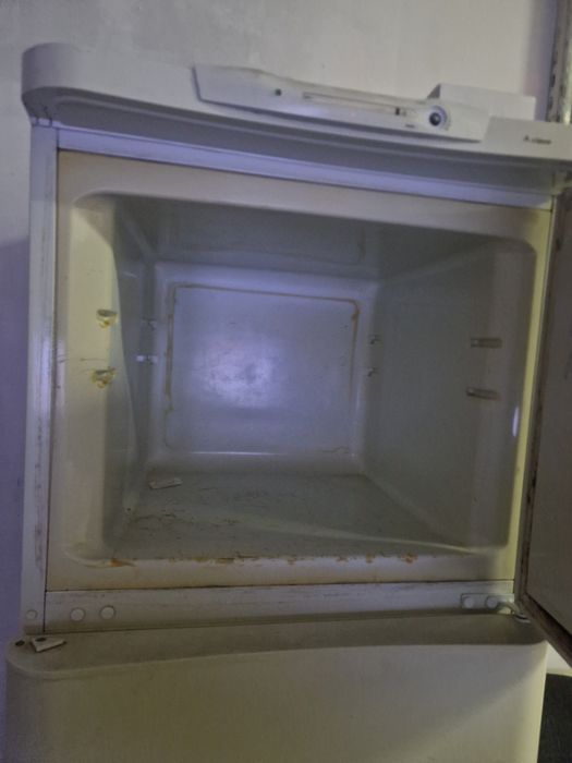 Продам холодильник Indesit