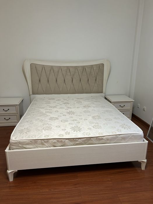 Продается спальный гарнитур