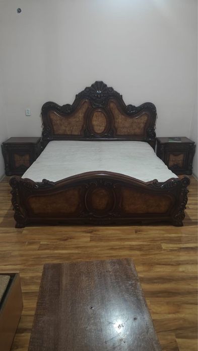 двухспальная кровать