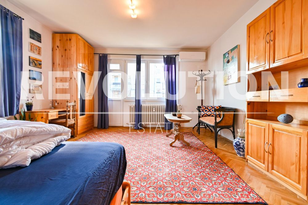 Дава се под наем Тристаен апартамент в София, Център - 135 кв.м за 1000 € - Снимка #9