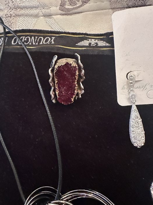 Подарки: Кулоны разные и кольцо, серьги