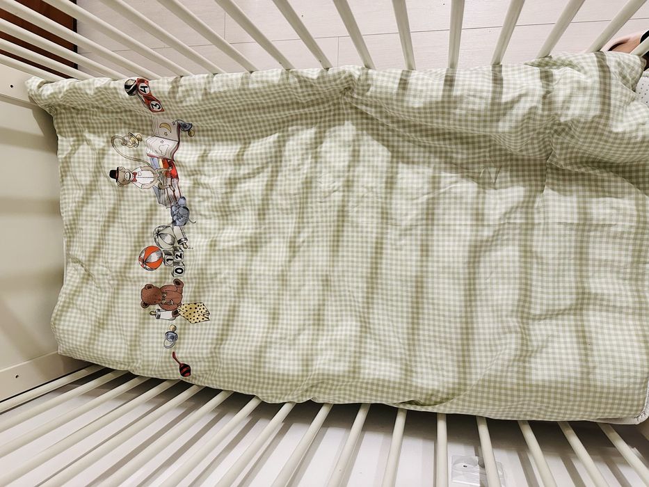 Vand lenjerii patut IKEA + pilota , stare foarte buna