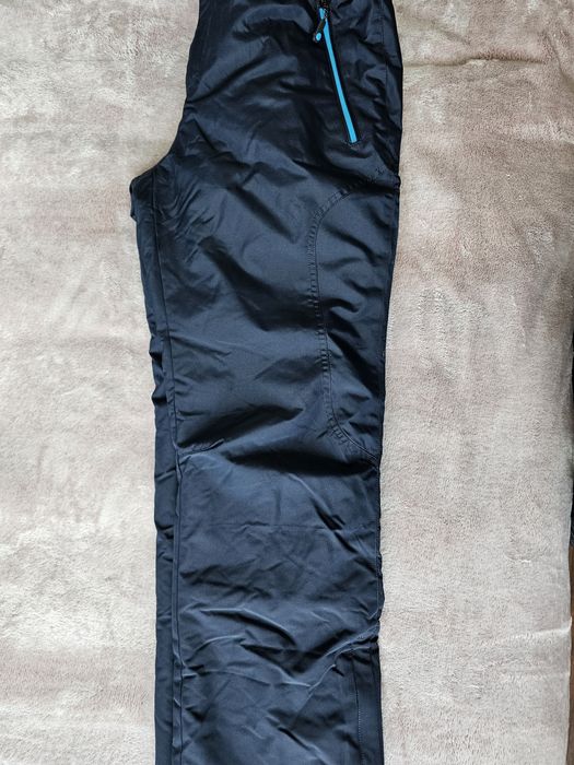 Ски панталон, тъмно син и черен.