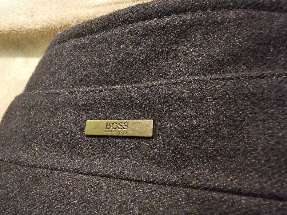 BOSS - Модерно вълнено палто