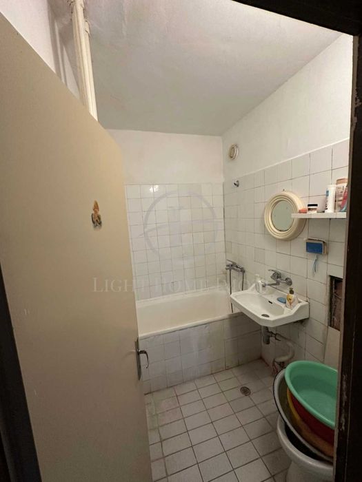 Продава се Тристаен апартамент в Пловдив, Христо Смирненски - 82 кв.м за 2257 €/кв.м - Снимка #9