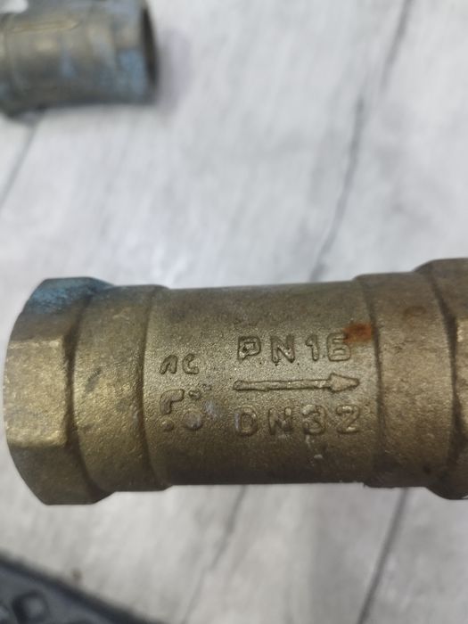 Продам краны бронзовые