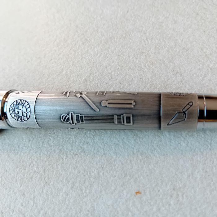 Pix masonic nou in cutie