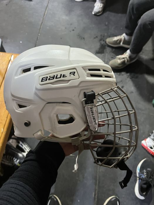Шлем хоккейный