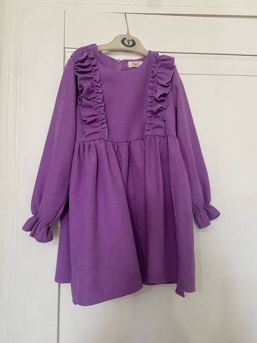 Продаются платья, кофты на девочку