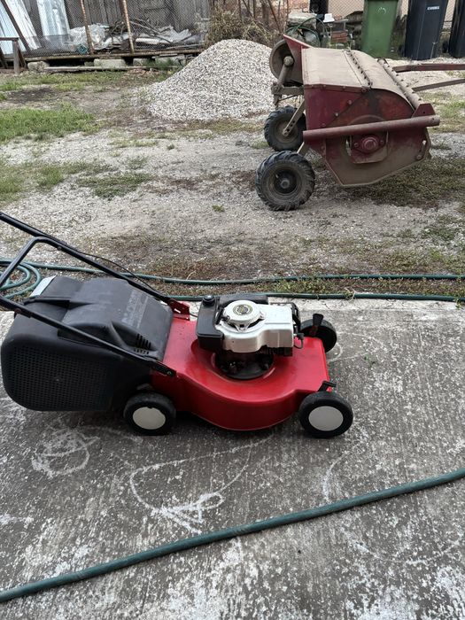 Masina de tuns iarba