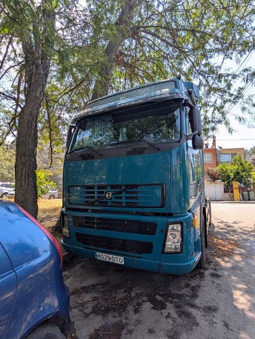 Влекач Volvo FH 12