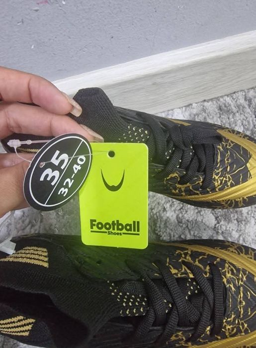 Детски бутонки за момче