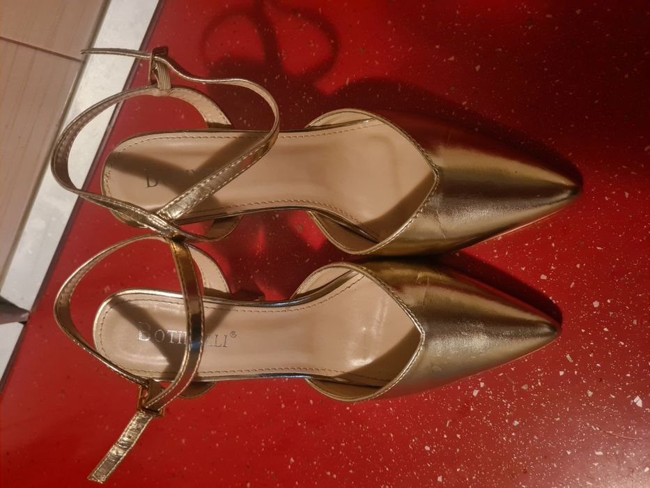 Pantofi auri dama mar 37 la 60 lei Timișoara