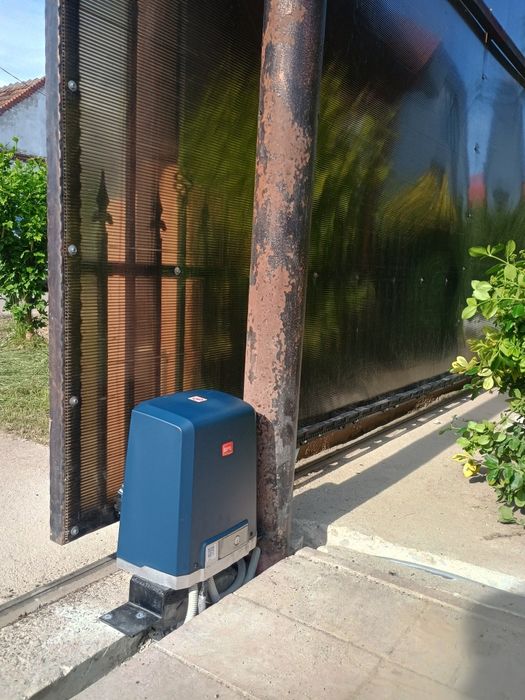Uși de garaje ,automatizări, confecții metalice