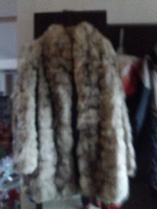 haina blana vulpe argintie 3/4 noua  marime 36-38 (S-M ) pret 1200 lei